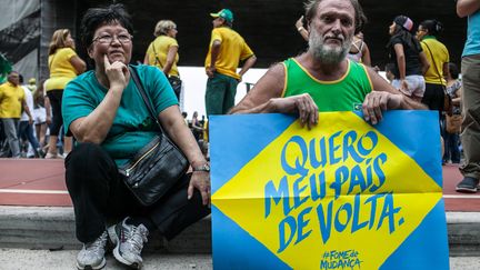 "Je veux retrouver mon pays", clame ce manifestant contre Dilma. Dans tout le pays, les opposants et les soutiens de la présidente Dilma Rousseff sont dans les rues (DARIO OLIVEIRA / ANADOLU AGENCY)