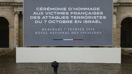 La cour des Invalides accueille le 7 février 2024 l'hommage aux victimes françaises de l'attaque du 7-Octobre par le Hamas en Israël. (LUDOVIC MARIN / AFP)