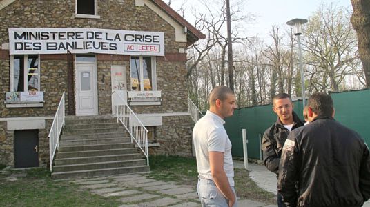 Le si&egrave;ge du collectif AC le Feu, rebaptis&eacute; "Minist&egrave;re de la crise des banlieues", le 28 mars 2012 &agrave; Clichy-sous-Bois (Seine-Saint-Denis). (CHRISTOPHE RAUZY / FTVI)