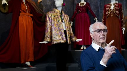 Hubert de Givenchy s'exprime depuis le musée&nbsp;municipal de La Haye (Pays-Bas), le 23 novembre 2016. (BART MAAT / ANP / AFP)