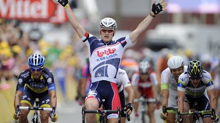 Andre Greipel gagne la 5e étape à Saint-Quentin devant Goss et Haedo. Samuel Dumoulin signe une belle 4e place, cavendish est 5e. Farrar et Sagan, tombés à 3 km de l'arrivée ne participent pas à cette bataille. (PASCAL PAVANI / AFP)