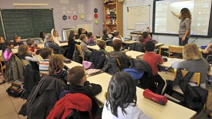 Une classe de CE1 &agrave; l'&eacute;cole priv&eacute;e Immacul&eacute;e Conception de Seclin, le 5 d&eacute;cembre 2011. (PHILIPPE HUGUEN / AFP)