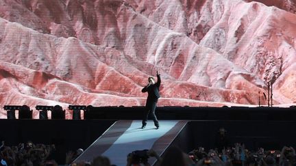 Le groupe irlandais U2 au Stade de France mardi 25 juillet.
 (JACQUES DEMARTHON / AFP)