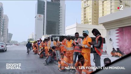 Envoyé spécial. Népal : les forçats du Mondial