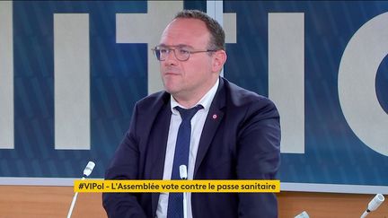 Pass sanitaire : "Le gouvernement n'a rien dit dans l'hémicycle et en commission" sur les jauges des lieux accueillant du public, lance un député LR