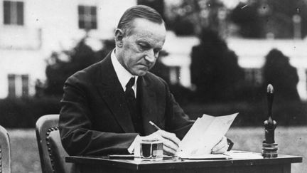 Le président Calvin Coolidge, dans le jardin de la Maison blanche, le 30 octobre 1924. (PHOTOQUEST / ARCHIVE PHOTOS)