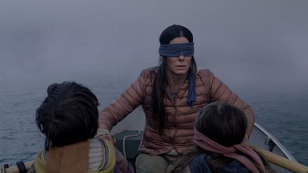 Sandra Bullock dans le film "Bird Box", diffusé sur Netflix. (NETFLIX)