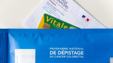 Le test de dépistage du cancer colorectal est proposé gratuitement aux personnes de plus de 50 ans et jusqu'à 74 ans dans le cadre du programme national de l'Assurance maladie. (DAVID ADEMAS / OUEST-FRANCE / MAXPPP)