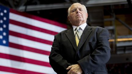 L'ancien commentateur radio américain Rush Limbaugh avant un discours de Donald Trump le 5 novembre 2018 à Cape Girardeau, Missouri (Etats-Unis). (JIM WATSON / AFP)