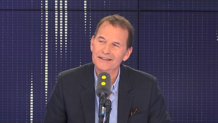 Philippe Thuillier, auteur du documentaire "La télé des années 90", diffusé en deux parties sur France 3, les 11 et 18 janvier à 21h. (FRANCEINFO / RADIOFRANCE)