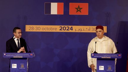 Le ministre de l'Intérieur Bruno Retailleau et son homologue marocain Abdelouafi Laftit lors d'une conférence de presse commune à Rabat (Maroc) le 29 octobre 2024. (AFP)