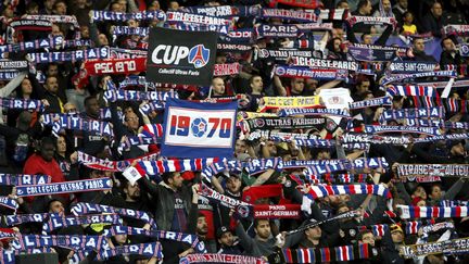 Le PSG (ici avec ses supporters le 1er novembre 2017 au Parc des Princes), l'OL, l'OM et l'AS Monaco dominent financièrement la Ligue 1. (MAXPPP)