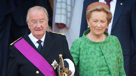 Le roi des Belges et la reine Paola &agrave; la cath&eacute;drale Saint-Michel-Sainte-Gudule de Bruxelles, le 21 juillet 2013. (PATRICK VAN KATWIJK / DPA / AFP)