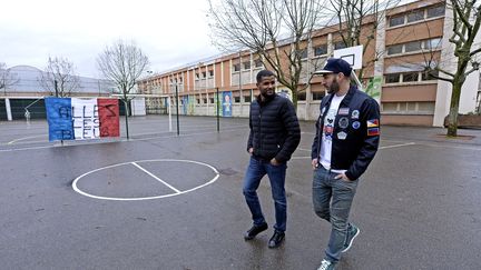 Karim Benzema dans son ancienne école de Bron, en&nbsp;mars 2015. (GUIOCHON STEPHANE / LE PROGRES / MAXPPP)