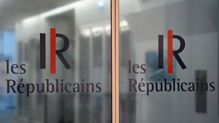 Les portes du siège du parti Les Républicains, à Paris, le 11 juillet 2017. (BERTRAND GUAY / AFP)