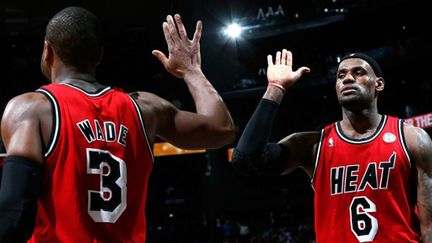 Dwyane Wade et LeBron James (Miami Heat) (KEVIN C. COX / GETTY IMAGES NORTH AMERICA)