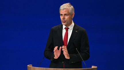 Le président de la région Auvergne-Rhône-Alpes Laurent Wauquiez défendant la candidature des Alpes françaises aux JO d'hiver 2030 devant le CIO, le 24 juillet 2024. (FABRICE COFFRINI / AFP)