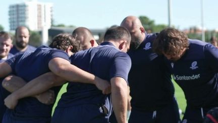 Présent sur le plateau du 8 Heures, mardi 26 septembre, le journaliste Samuel Ollivier s'intéresse à l'équipe de rugby du Portugal, à l'occasion du Mondial 2023. Les équipes de Télématin sont allées à la rencontre des "Loups", qui n'ont encore jamais gagné un match de Coupe du monde. (France 2)