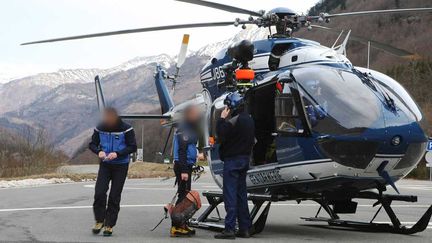 &nbsp; (Un hélicoptère EC145 du PGHM identique à celui qui s'est écrasé dans les hautes-Pyrénées. © MaxPPP)