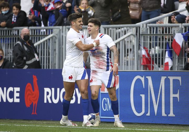 Romain Ntamack et Matthieu Jalibert, lors du test-match entre la France et la Géorgie à Bordeaux. (JEAN CATUFFE / JEAN CATUFFE)