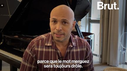 Comment être drôle ? Le tuto d'Éric Judor, avec un véritable jingle fait à la bouche dedans.