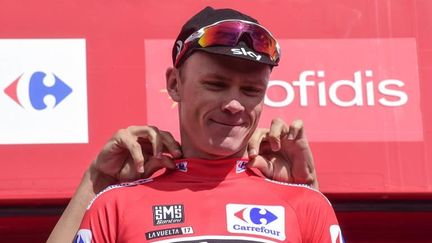 Chris Froome avec le maillot rouge du leader du Tour d'Espagne