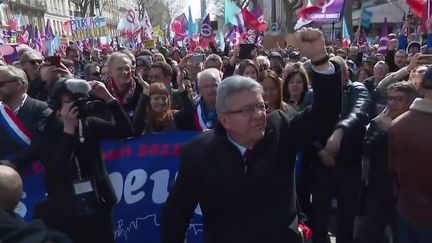 Présidentielle 2022 :&nbsp;Jean-Luc Mélenchon veut faire de l'élection un "référendum&nbsp;social" (France 3)