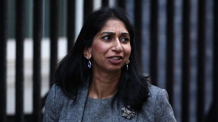 La ministre de l'Intérieur britannique Suella Braverman, le 18&nbsp;octobre 2022, à Londres (Royaume-Uni, à la veille de sa démission. (ADRIAN DENNIS / AFP)