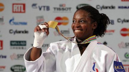 Gévrise Emane heureuse avec sa médaille d'or mondiale