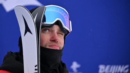 Le freestyleur Gus Kenworthy lors des Jeux olympiques de Pékin, le 17 février 2022. (BEN STANSALL / AFP)