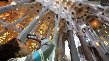 En Espagne, les touristes doivent déjà payer certaines de leurs entrées dans les cathédrales. (LLUIS GENE / AFP)