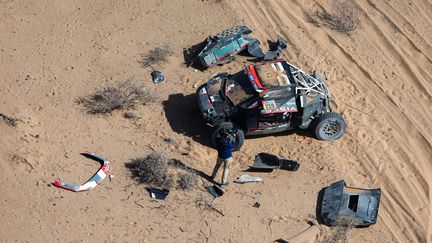 Dakar 2025 : les images impressionnantes des tonneaux de Sébastien Loeb, qui a néanmoins pu reprendre la route lors de la 3e étape