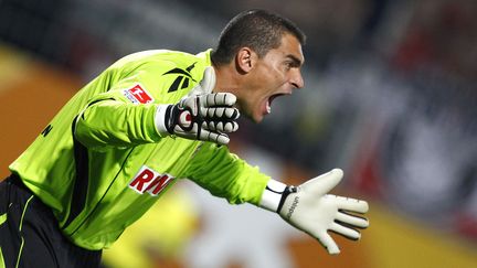 Le gardien colombien Faryd Mondragon, lors d'un match entre Mayence et Cologne (Allemagne), le 21 septembre 2010.&nbsp; (KAI PFAFFENBACH / REUTERS)