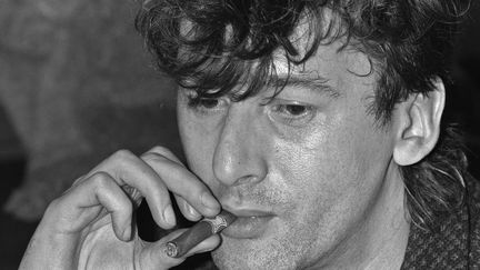 Alain Bashung dans les studios d'Europe 1 en 1982
 (PHILIPPE WOJAZER / AFP)