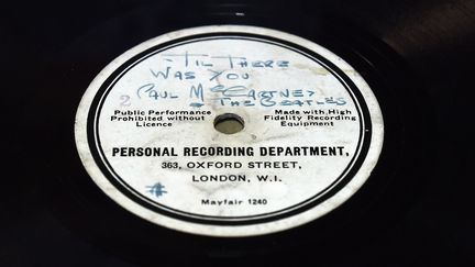 Ce 78 tours unique avait été pressé au magasin HMV d'Oxford Street
 (PAUL ELLIS / AFP)