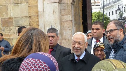 Rached Ghannouchi en campagne pour les municipales à Tunis, porte de France, à l'entrée de la vieille le 3 mai 2018. (FTV - Laurent Ribadeau Dumas)