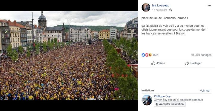 Capture d'écran d'un compte Facebook faisant état d'une mobilisation massive des gilets jaunes sur la place de Jaude à Clermont-Ferrand, avec une photo datant de 2017. (FRANCEINFO)