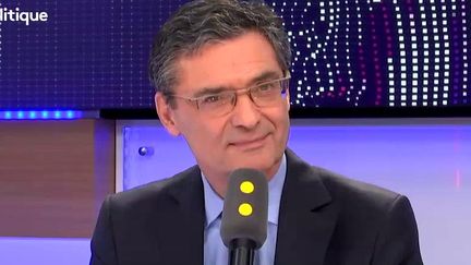 Patrick Devedjian était l'invité de Tout est politique, mercredi 11 octobre sur franceinfo. (FRANCEINFO)