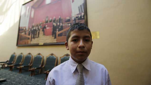 &nbsp; (Carlos Cachari Ticona, 12 ans, leader du syndicat bolivier des enfants et adolescents travailleurs. © David Mercado/Reuters)