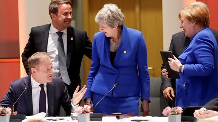 (De droite à gauche) La chancelière allemande Angela Merkel, la Première ministre britannique Theresa May, le Premier ministre luxembourgeois Xavier Bettel et le président du Conseil européen Donald Tusk,&nbsp;lors d'un sommet européen, à Bruxelles (Belgique), le 10 avril 2019.&nbsp;&nbsp; (REUTERS)