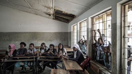 Au Mozambique, comme dans de nombreux pays en voie de développement, les femmes font des enfants très jeunes «par manque d'éducation» et «les parents voient dans leur progéniture l'assurance d'être pris en charge pour leurs vieux jours», explique le démographe Carlos Arnaldo.

	  (Gianluigi GUERCIA / AFP)