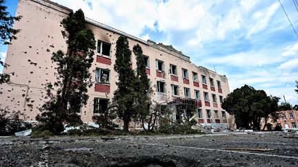 A building in the Ukrainian-controlled town of Sudzha in Russia's Kursk region on August 16, 2024. (YAN DOBRONOSOV / AFP)