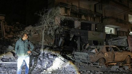 Les décombres d'un immeuble dans un quartier de Tyre (Liban), le 25 novembre 2024. (HASSAN FNEICH / AFP)