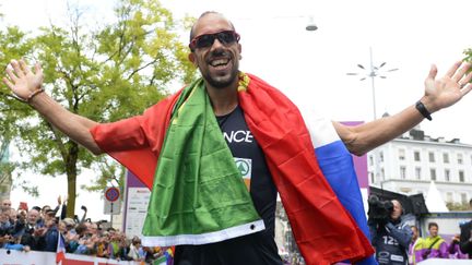 Le marcheur français Yohann Diniz après avoir passé l'arrivée du 50 km marche à Zurich (2014)