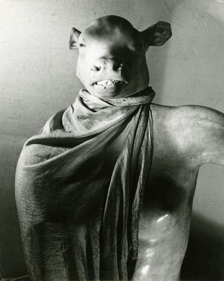 Erwin Blumenfeld, Minotaur, Dictator, Paris, vers 1937, Collection Yvette Blumenfeld Georges Deeton / Art+Commerce, New York, Gallery Kicken Berlin, Berlin.
 (The Estate of Erwin Blumenfeld)