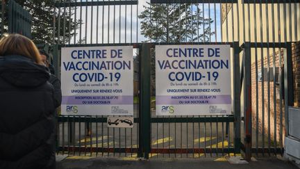 Un centre de vaccination à Boulogne-Billancourt (Hauts-de-Seine), le 18 janvier 2021. (JEROME LEBLOIS / HANS LUCAS / AFP)