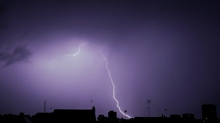 Un violent orage a apporté de la pluie et de la grêle en Ile-de-France le 1er mai 2024. Photo d'illustration.  (GUILLAUME SOUVANT / AFP)