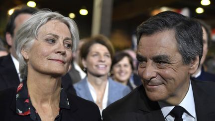 &nbsp;Penelope et François Fillon, lors d'un meeting à Paris, le 29 janvier 2017.&nbsp; (ERIC FEFERBERG / AFP)