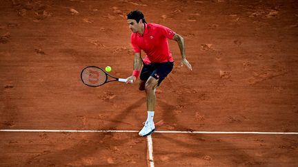 Roger Federer affronte l'Allemand Dominik Koepfer au troisième tour de Roland-Garros.&nbsp; (MARTIN BUREAU / AFP)