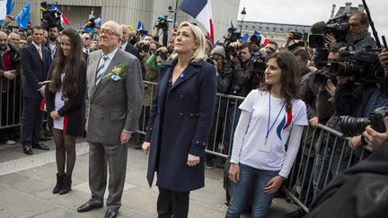  (L'an passé, Jean-Marie Le Pen et sa fille Marine côte à côte. Une image qui devrait être évitée ce premier mai 2015 © MaxPPP)